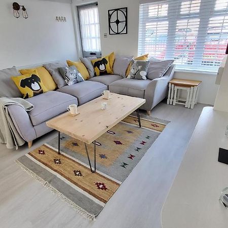 Bosun'S Cottage Luxury Stay In The Heart Of Town 웨이머스만 외부 사진