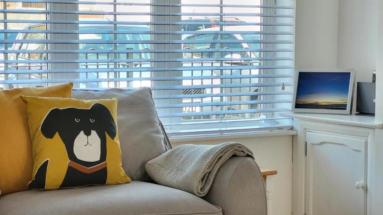 Bosun'S Cottage Luxury Stay In The Heart Of Town 웨이머스만 외부 사진