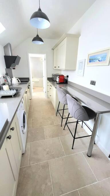 Bosun'S Cottage Luxury Stay In The Heart Of Town 웨이머스만 외부 사진